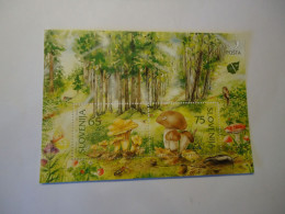 SLOVENIA MNH    SHEET  MUSHROOMS BIRDS BUTTERFLIES - Funghi