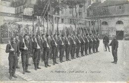 72 - POMPIERS -  UNE SECTION A L'EXERCICE - Feuerwehr