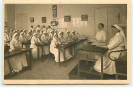 PARIS - Hôpital Ecole De La Société De Secours Aux Blessés Militaires - Un Cours De Mlle Génin - Santé, Hôpitaux