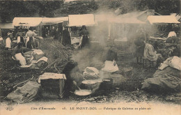 Le Mont Dol , Dol De Bretagne * Fabrique De Galettes En Plein Air * Cuisinières Coiffe Costume Fête Foire Stands - Dol De Bretagne