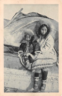 ESQUIMAU USA ALASKA  Barrow  Utqiagvik Denbigh Détroit De Behring Jeune Fille Et Bébé Canada Eskimo 34 OO 0932 - Fairbanks