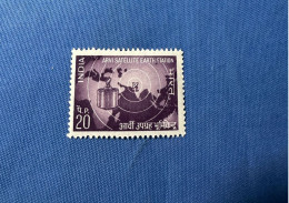 India 1972 Michel 535 Erdfunkstelle MNH - Ungebraucht