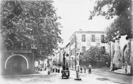 83-LA-ROQUEBRUSSANNE- CARTE-PHOTO- LA PLACE GUEITS - La Roquebrussanne