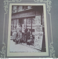 PHOTO DEVANTURE LIBRAIRIE POPULAIRE AFFICHE ANCIENNE PHOTOGRAPHE HERON MONTLUCON - Profesiones