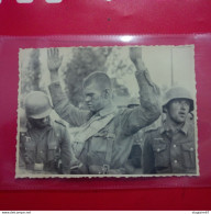 PHOTO MILITARIA WW2 SOLDAT ALLEMAND ET PRISONNIER - Guerra, Militares