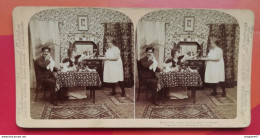 MISE EN SCÈNE 1897 REPAS SERVIS EN ROBE DE CHAMBRE - Stereoskope - Stereobetrachter