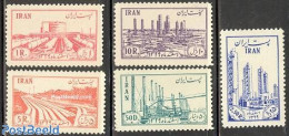 Iran/Persia 1953 Oil Raffinery 5v, Mint NH, Science - Chemistry & Chemists - Energy - Scheikunde