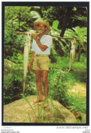 SEYCHELLES - Fisherman With His Catch - 1976 - Seychellen