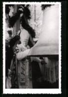 Foto-AK St. Johann, Glockenweihe 1948, Geistlicher Im Ornat  - Altri & Non Classificati