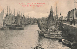 FRANCE - Les Sables D'Olonne - Vue Générale - Départ Des Bateaux De Pêche - Carte Postale Ancienne - Sables D'Olonne