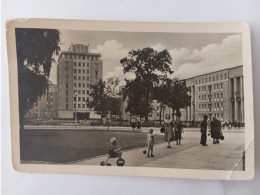 Berlin-Friedrichshain, Hochhaus An Der Weberwiese, Kinder, Dreirad, 1954 - Friedrichshain