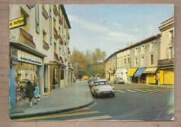 CPSM 84 - SORGUES - Cours République - TB Rue CENTRE TB MAGASINS ANIMATION  AUTOMOBILE CITROEN DS - Sorgues