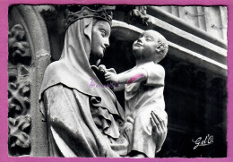 RIOM 63 - Eglise Notre Dame Du Marthuret La Vierge à L'oiseau Sculpture - Riom