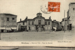 Mirebeau Hotel De Ville Place Du Marche - Mirebeau