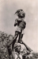 CONGO BELGE - Petite Danseuse Acrobatique - Chapeau Traditionnelle - Carte Postale - Congo Belga