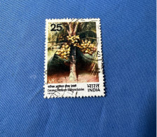 India 1976 Michel 702 Wissenschaftlicher Kokusnussanbau - Used Stamps