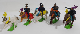 60856 Cs17 SOLDATINI BRITAINS - Lotto 5 Cavalli E 4 Soldati Medievali Saraceni - Tin Soldiers