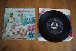 JIMMY FONTANA GIANNI MORANDI  ENNIO MORRICONE RARE SP JAPONAIS DU FILM DICIOTTENNI AL SOLE 1963 TWIST ROCK CATH SPAAK - Filmmusik