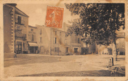 CPA 11 GINESTAS / PLACE DU MARCHE  / VERSO PRISONNIERS DE GUERRE - Other & Unclassified