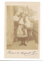 CARTE PHOTO PETITE FILLE QUI DANSE ET TAMBOURIN - - Scènes & Paysages