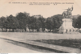 CPA   CHINON  P 1744 LA PLACE  JEANNE D.ARC ET LA STATUE - Lighthouses