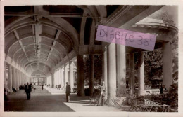 VITTEL     ( VOSGES )     SOUS LES GALERIES - Vittel