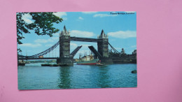 LONDON - Tower Bridge - Tower Of London