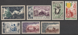 TOGO - 1950/1955 - ANNEES COMPLETES AVEC POSTE AERIENNE ! YVERT N° 254/258 + A22/23 * MLH - COTE = 95.5 EUR. - Ungebraucht