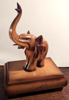 Boite Vintage En Bois Rehaussee D'un Elephant - Cosne D'allier - Boxes