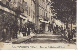 69 - VENISSIEUX - Belle Vue Animée De La Mairie Côté Sud ( Grand Café ) - Vénissieux