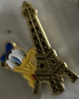 Pin S DONALD Et TOUR EFFEL - Fumetti