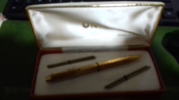 B15 / STYLO 4 COULEURS UNIC DOUBLE OR 18 CARATS RARE - Stylos