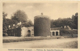 86 - LES TROIS-MOUTIERS - Cpa - Château De Lamothe-Chandenier - Côté Sud De La Grande Cour Régie écurie - Les Trois Moutiers