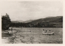 R - PETITE PHOTO FORMAT 8.8 X 6.4 - ARDECHE - LAC D'ISSARLES - PARTIE DE CANOTAGE - PERSPECTIVE DU MEZENC - Non Classificati