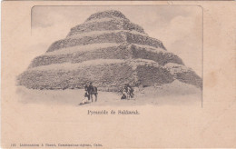 EG028 SECTEUR DE MEMPHIS - UNE VUE SUR LA PYRAMIDE DE SAKKRAH (SAQQARAH) - DOS NON DIVISE - Pyramids