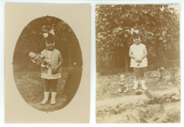 Lot De 2 Petites " PHOTO " Au Format 5.5 X 7.7 Cm Fillette Fille Avec Poupée ( Jeux Jouet à Identifier ) Année 1928 - Gegenstände