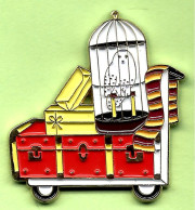 Pin's Harry Potter Chariot Bagages Harfang - 7B25 - Films