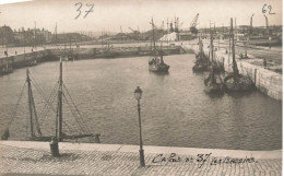 FRANCE - Calais - Vue Sur Les Bassins - Carte Postale Ancienne - Calais