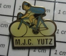 1214c Pin's Pins / Beau Et Rare / SPORTS / CLUB CYCLISME VELO MJC YUTZ - Cyclisme