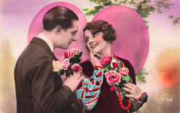 COUPLES - Femmes - Un Homme - Un Couple S'échangeant Des Regards - Carte Postale Ancienne - Koppels