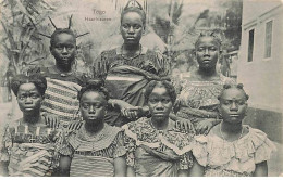 Togo - Haarfrisuren - Groupe De Femmes - Coiffure - Togo