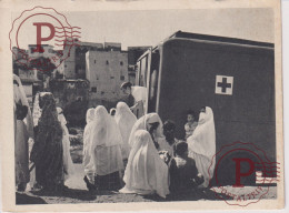 ARGELIA. ALGERIE. LES FEMMES MUSULMANES SAVENT QU'ELLES TROUVERONT AUPRES DES INFIRMIERES DE LA CROIX ROUGE. CRUZ ROJA. - Berufe