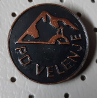 PD VELENJE Mountaine  Association Alpinism, Mountaineering Slovenia Vintage Pin - Alpinisme