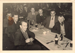 BELGIQUE - Av Charles Quint - Bruxelles - Plusieurs Hommes Autour D'une Table - Carte Postale Ancienne - Autres & Non Classés