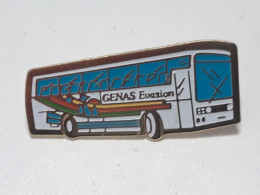 Pin's Autobus GENAS Evasion - Transports