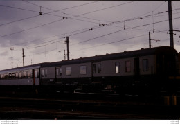 Photo Diapo Diapositive Slide TRAIN Wagon Loco Locomotive Fourgon SNCF Pour Train De Voyageurs VOIR ZOOM - Diapositives