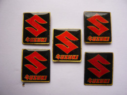 5 Pin S Identiques LOGO MOTO SUZUKI 2 X 1,8 Cm - Motos