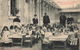 Vierzon Village * St Martin * Un Ecantine Scolaire * Endant écoliers Elèves Professeurs - Vierzon