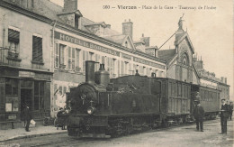 Vierzon * Tramway De L'indre , Place De La Gare * Locomotive Train Ligne Chemin De Fer Cher * Hôtel De Bordeaux + CACHET - Vierzon