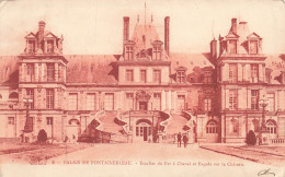 FRANCE - Palais De Fontainebleau - Escalier Du Fer à Cheval Et  Façade Sur Le Château - Carte Postale Ancienne - Fontainebleau